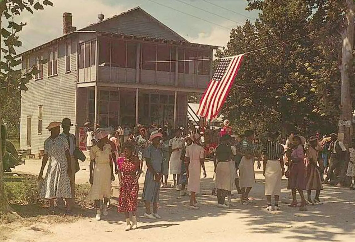 Historical photos of Gullah/Geechee communities and culture.